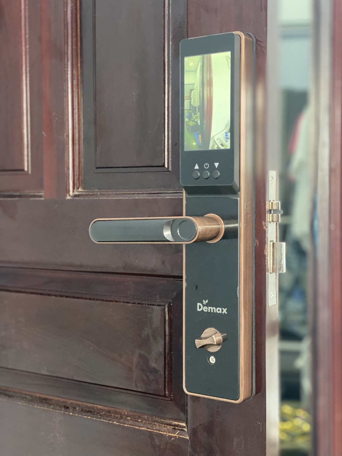 Khoá cửa màn hình chuông